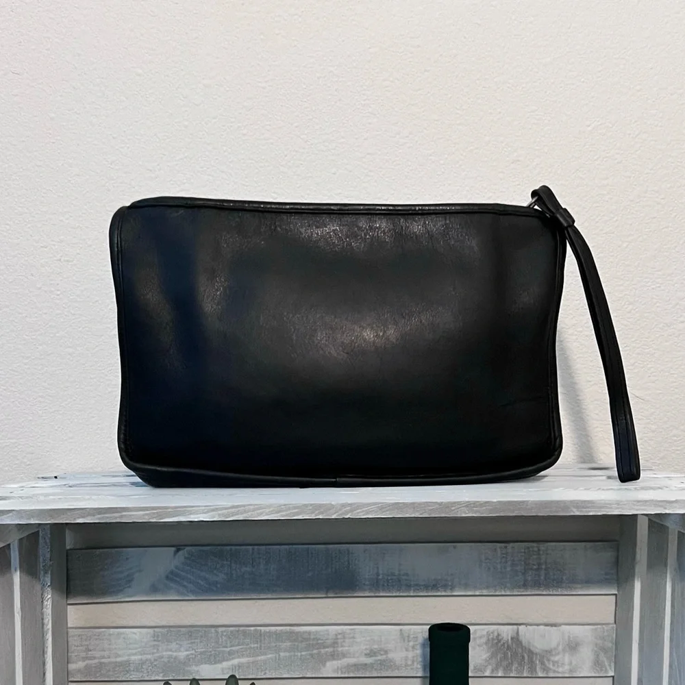 Vintage Coach Zippered Wristlet Clutch - Picture 3 of 11